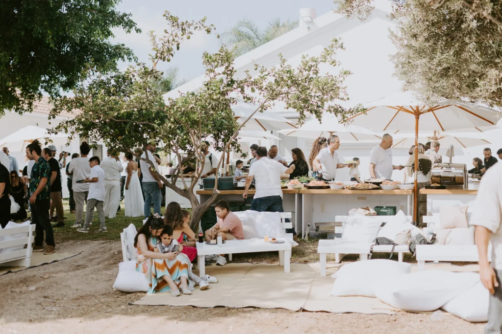 אנשים ברקע של אירוע גיבוש